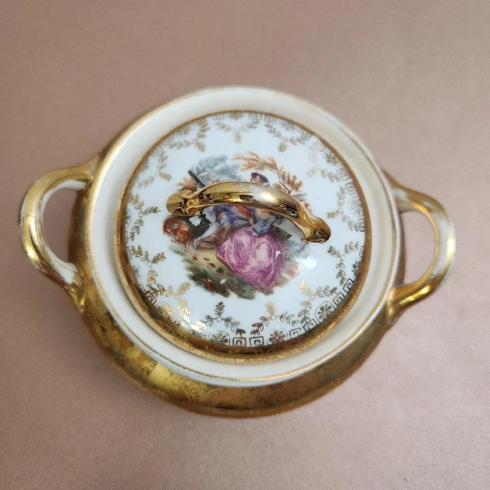Edgewood China Warranted 22 Karat Gold Floral Decorative Sugar Bowl